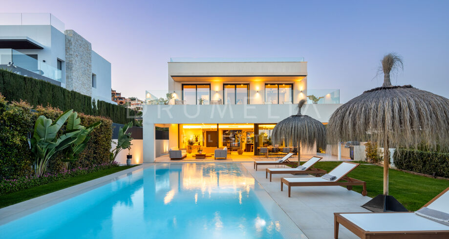 Moderne Livsstil Rammet inn av Naturen i La Cerquilla