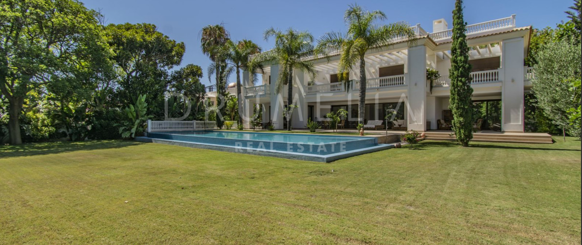 Elégante villa méditerranéenne avec vue sur la mer dans le quartier exclusif de Guadalmina Baja