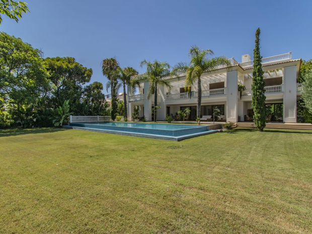 Elegant Mediterranean Villa with Sea Views in Exclusive Guadalmina Baja