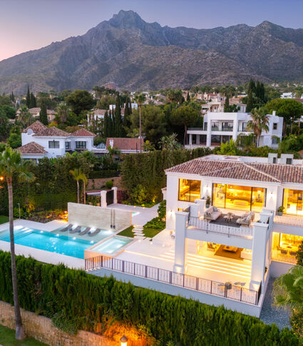 Opulente brandneue Villa mit 6 Schlafzimmern und Panoramablick auf das Meer in der exklusiven Sierra Blanca, Marbella