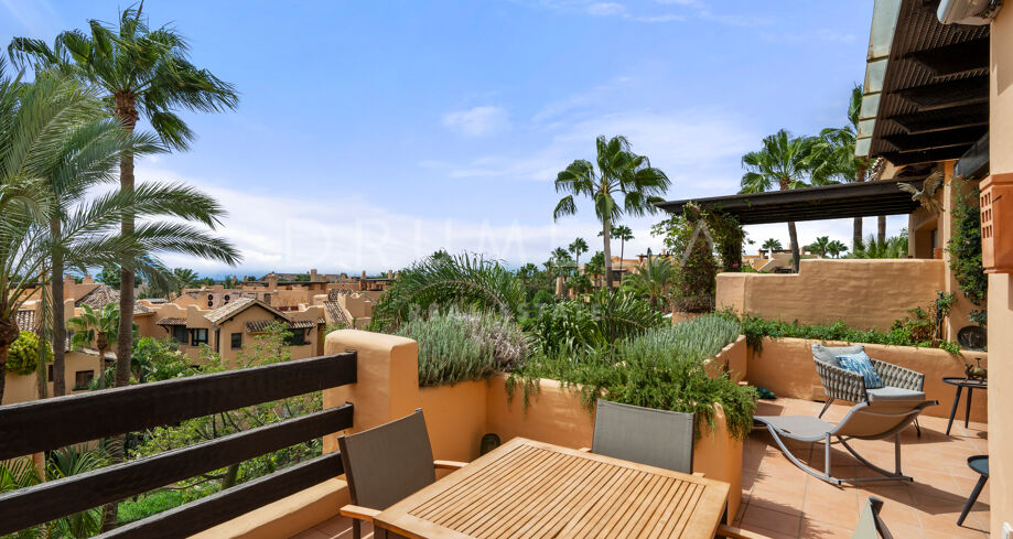 Beeindruckende 3-Schlafzimmer-Wohnung mit Meerblick in der exquisiten Gated Community des Mansion Club, Golden Mile, Marbella