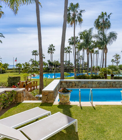 Stunning beachfront apartment with private pool in gated community, Puerto Banús