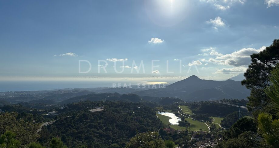 Uitzonderlijk Perceel met Panoramisch Zeezicht in La Zagaleta, Benahavís