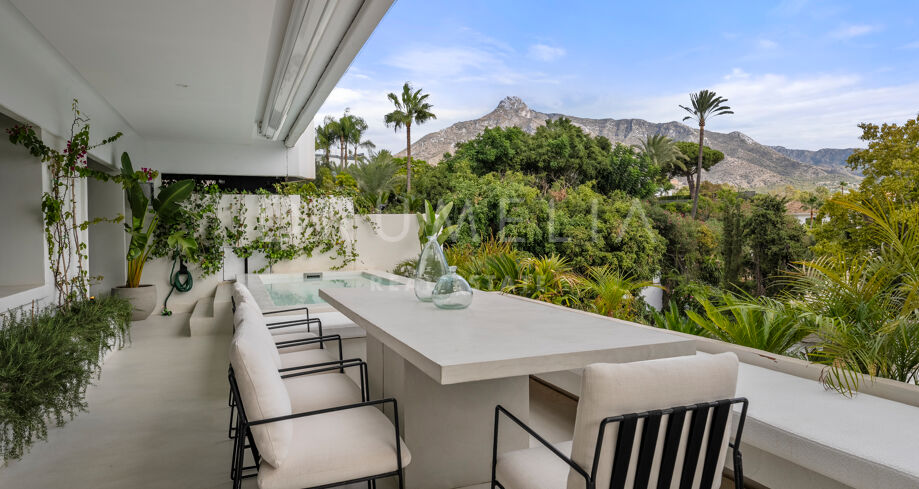 Superbe appartement rénové de 3 chambres à Las Terrazas de las Lomas, Marbella Golden Mile