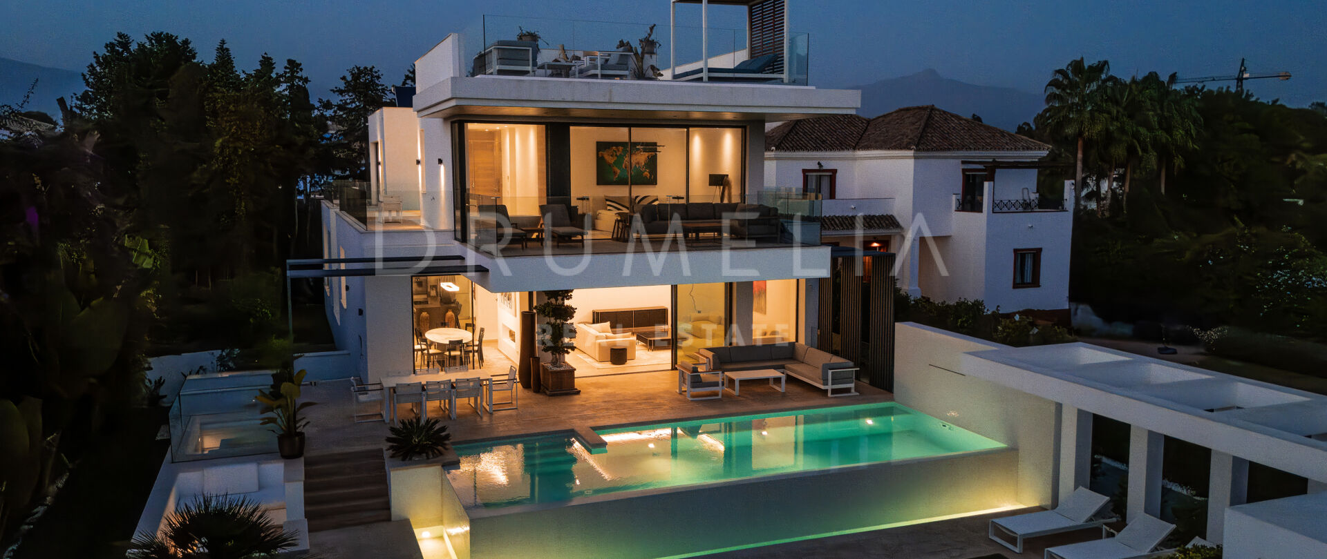 Villa Mirage - Moderne villa, gangavstand til stranden, på den nye Golden Mile-stranden - Estepona