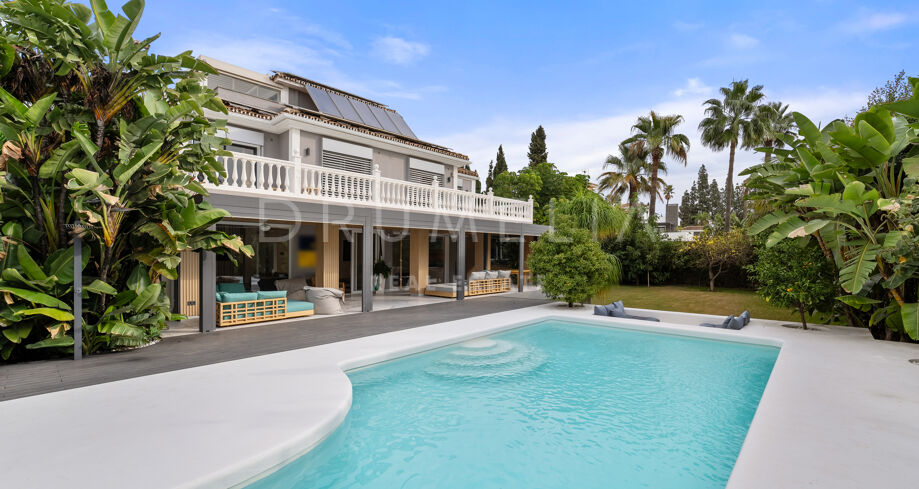 Elegante mediterrane Villa mit privatem Pool, teilweisem Meerblick und schöner Ausstattung in Nagüeles