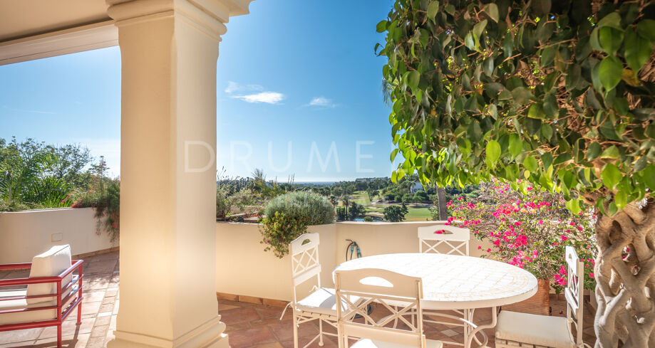 Luxe Duplex Penthouse met Uitzicht op La Concha in Las Alamandas, Nueva Andalucía