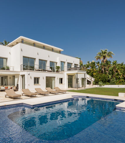 Exceptional Golf Front Villa with Panoramic Views of Las Brisas and La Concha Mountain- Nueva Andalucía