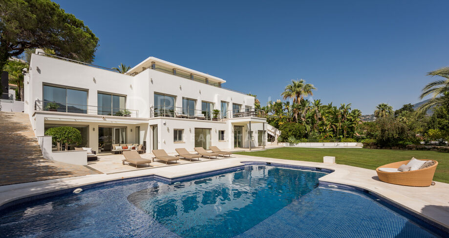 Villa exceptionnelle en bordure de golf avec vue panoramique sur Las Brisas et la montagne La Concha - Nueva Andalucía