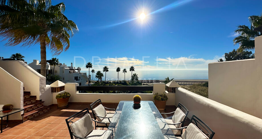 Fantastisk duplex-penthouse vid första strandlinjen i Den Nya Gyllene Milen, Estepona.