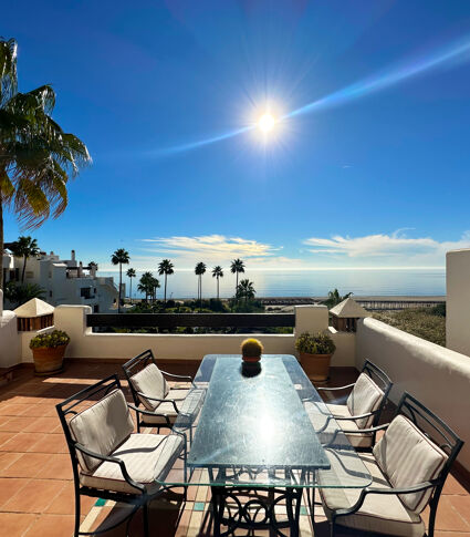 Incroyable penthouse duplex en première ligne de plage dans la Nouvelle Milla d'Or, Estepona.