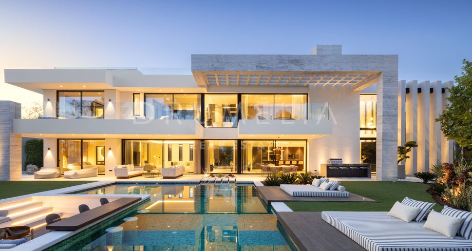 Exclusive 6-Bedroom Contemporary Villa at the Premium neighborhood of Atalaya de Río Verde in Nueva Andalucía