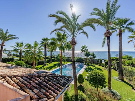Luksusowa willa przy plaży z spektakularnym widokiem na morze na New Golden Mile, Estepona
