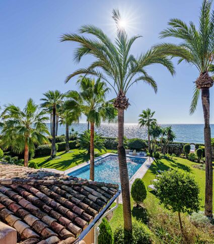 Luxury frontline beach villa with spectacular sea views on the new Golden Mile, Estepona