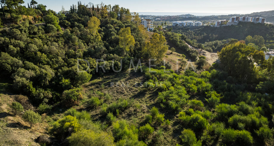 Eksklusiv mulighet til å bygge en skreddersydd luksusvilla i prestisjefylte Puerto de Los Almendros, Benahavis