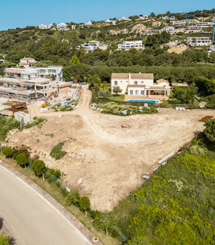 Großes Grundstück mit atemberaubendem Meerblick in der exklusiven Gegend La Reserva de Sotogrande