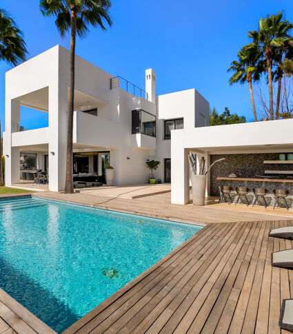 Preciosa villa moderna en Altos de Puente Romano, Marbella Milla de Oro