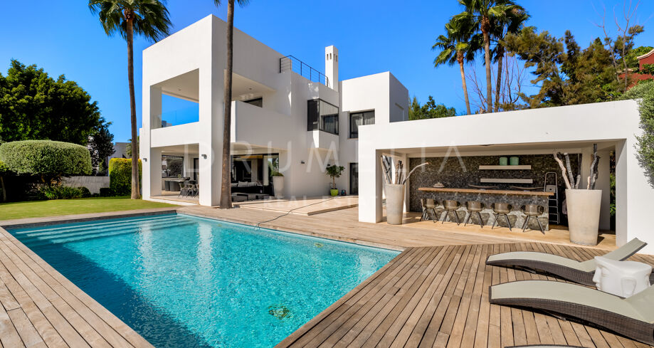 Vakker, moderne villa i Altos de Puente Romano, Marbella Golden Mile
