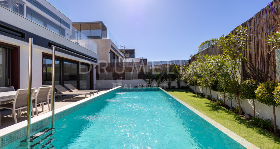 Luxuriöse moderne Villa in Strandnähe mit privatem Pool und Whirlpool auf dem Dach, Marbella Goldene Meile