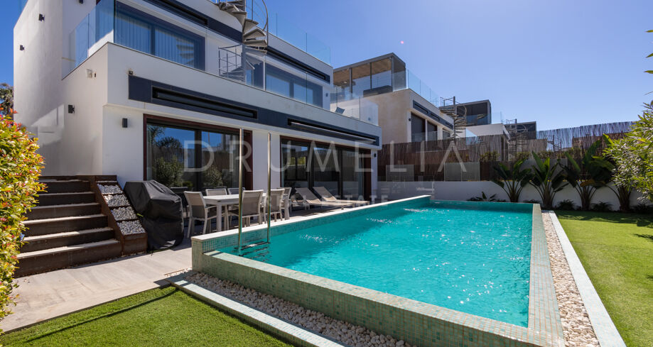 Luxuriöse moderne Villa in Strandnähe mit privatem Pool und Whirlpool auf dem Dach, Marbella Goldene Meile