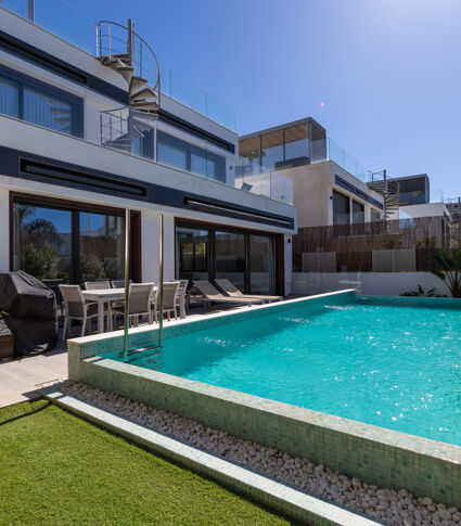 Luxurious Modern Villa Near the Beach with Private Pool and Rooftop Jacuzzi, Marbella Golden Mile