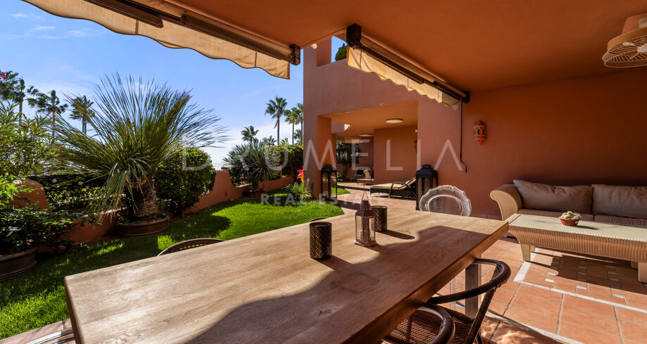 Superbe appartement de 4 chambres à coucher dans le quartier résidentiel en bord de mer Mar Azul, Estepona