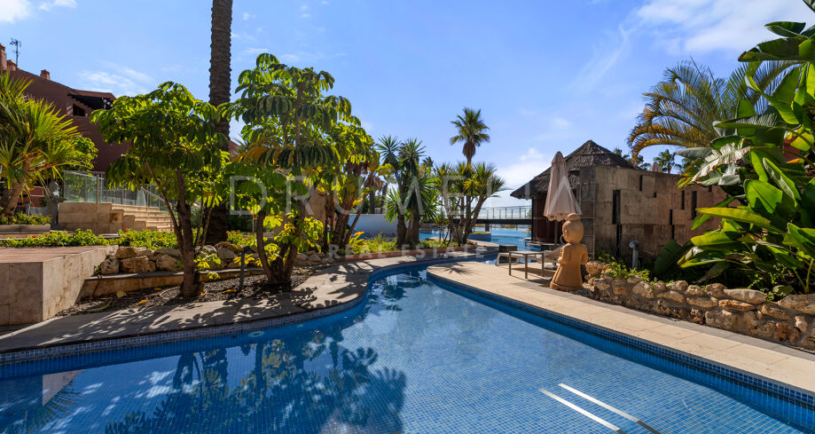 Superbe appartement de 4 chambres à coucher dans le quartier résidentiel en bord de mer Mar Azul, Estepona