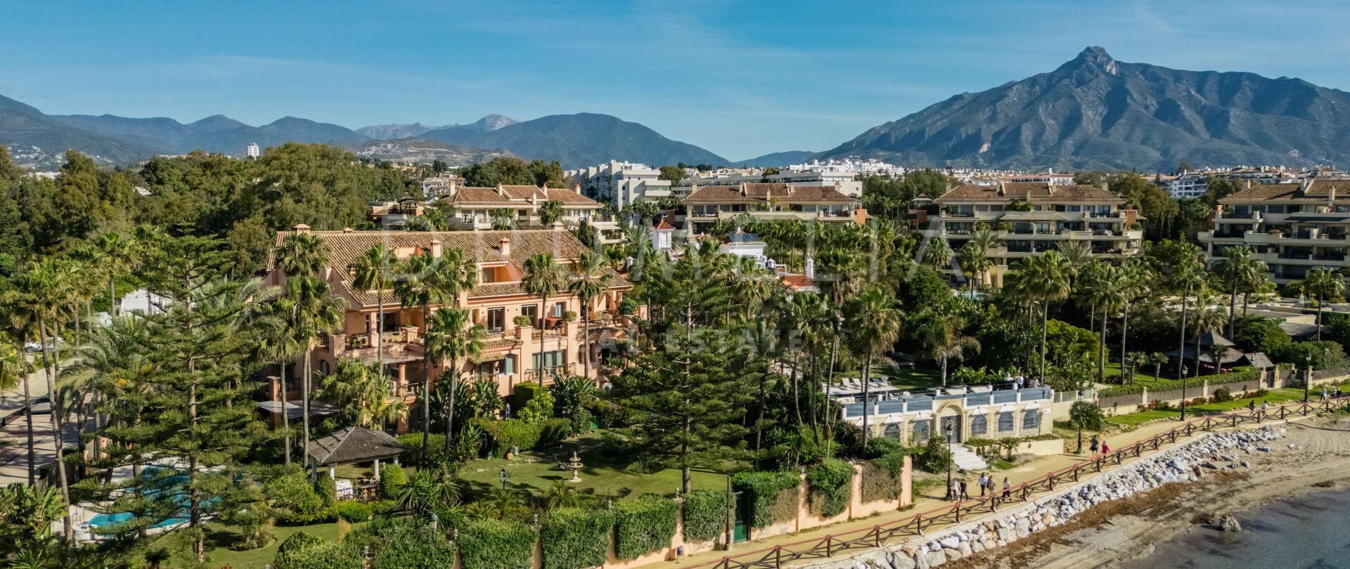 Ocean's Suite - Front Line Beach Joint Duplex Penthouses in het exclusieve Casa Nova Complex, Puerto Banús, Marbella