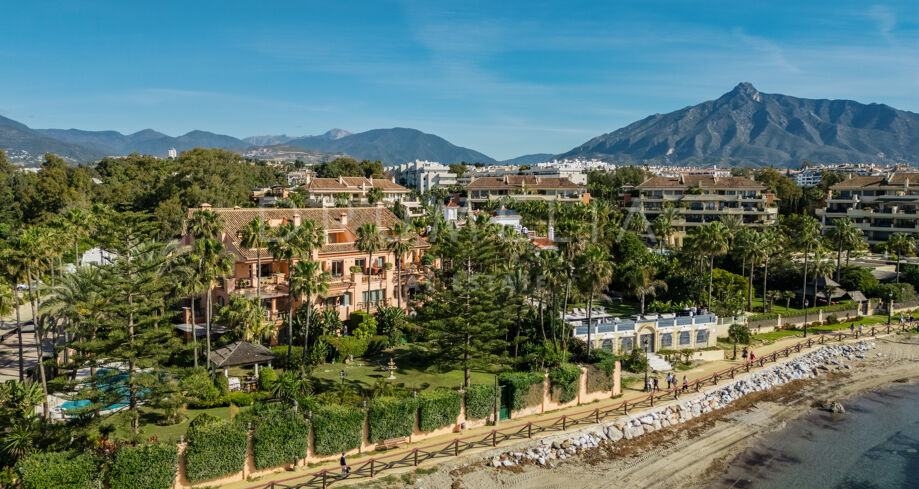 Ocean's Suite - Front Line Beach Joint Duplex takvåningar i det exklusiva Casa Nova-komplexet, Puerto Banús, Marbella
