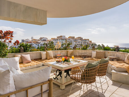 Penthouse triplex unique en front de mer avec vue magnifique et piscine à Puerto Banus, Marbella