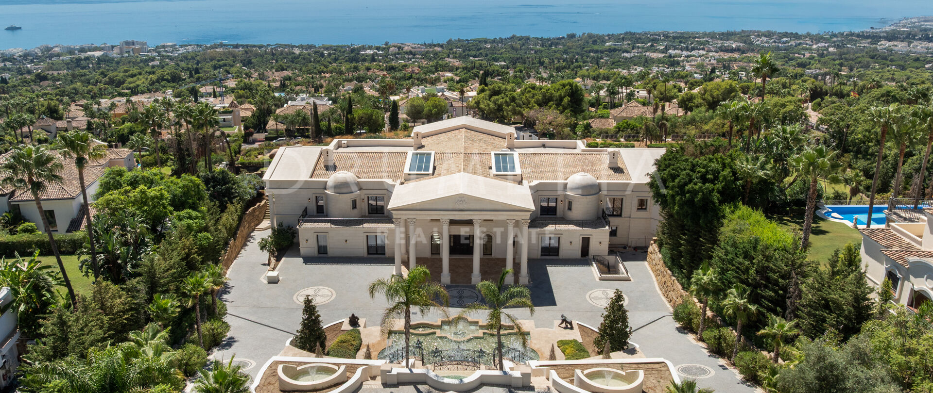 Rezydencja w Sierra Blanca z panoramicznym widokiem na morze