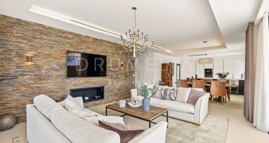 Exceptional Five-Bedroom Villa Near the Beach in San Pedro Playa, San Pedro de Alcantara