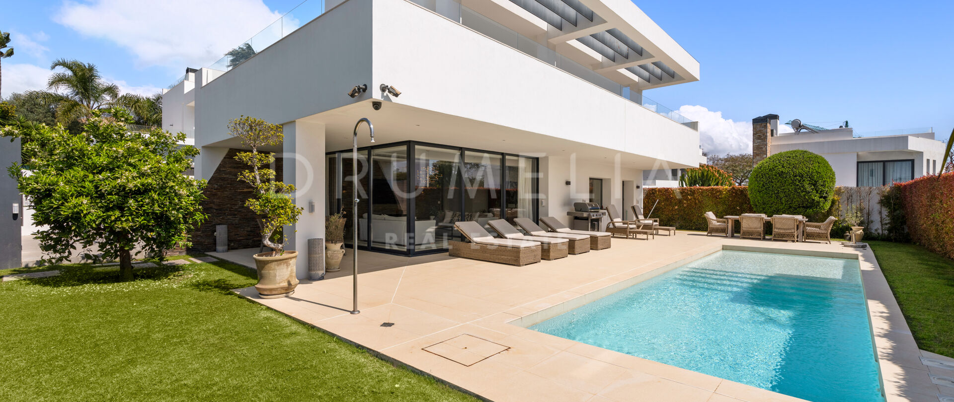 Excepcional Villa de Cinco Dormitorios Cerca de la Playa en San Pedro Playa, San Pedro de Alcántara