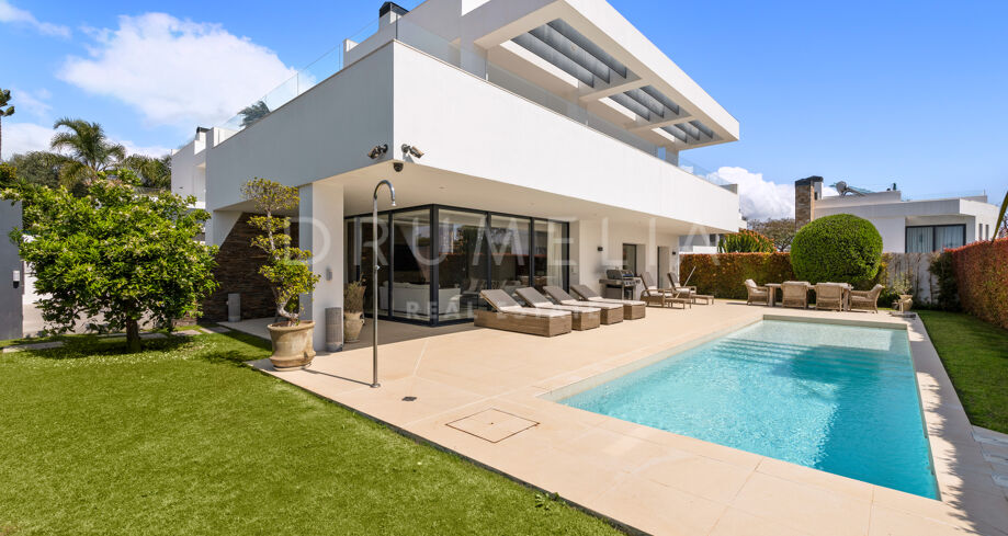 Exceptional Five-Bedroom Villa Near the Beach in San Pedro Playa, San Pedro de Alcantara