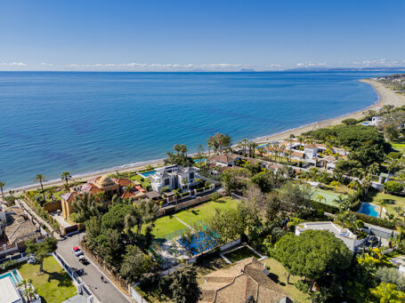 To tomter nær stranden i El Paraiso Barronal med mulighet for å bygge to villaer