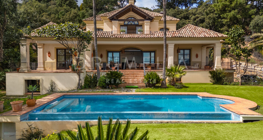 Mediterrane Luxusvilla mit Panoramablick auf das Meer in La Zagaleta, Benahavís