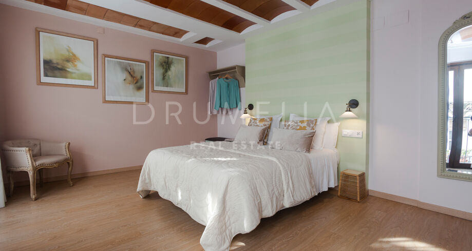 Butikowy hotel w Starym Mieście Marbella, tuż obok zamku arabskiego, z 4 apartamentami (z możliwością rozbudowy do 7) oraz lokalem usługowym