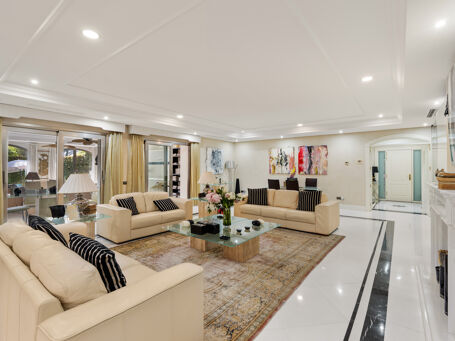 Apartamento en planta baja cerca de la playa y servicios en Casa Nova, Puerto Banús