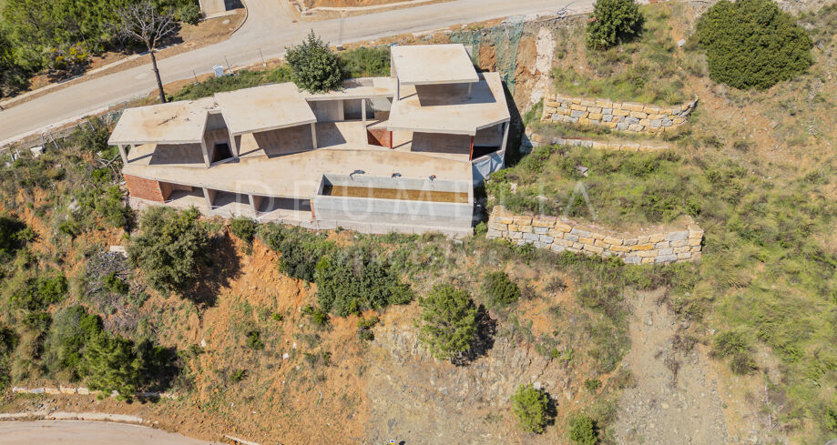 Tomt i Monte Mayor med villaprojekt och panoramautsikt över hav och berg