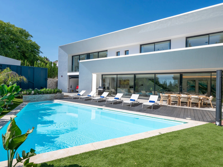 Modern Villa with Gym and Cinema in La Reserva de Marbella