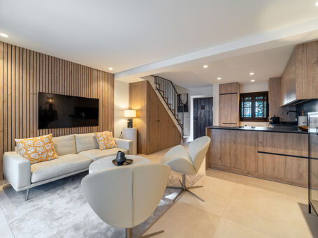 Отремонтированный таунхаус в андалузском стиле в Lomas Pueblo, Marbella Golden Mile с солнечной террасой