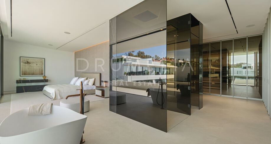 Villa Mitoyenne Moderne sur la Golden Mile de Marbella avec Piscine sur le Toit et Emplacement de Premier Choix