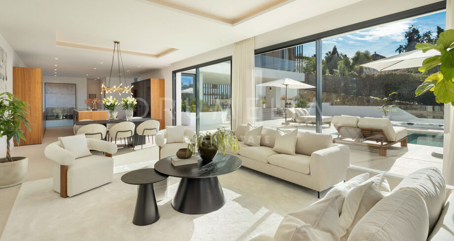 Contemporary Villa with Sunset Views in El Paraíso Medio