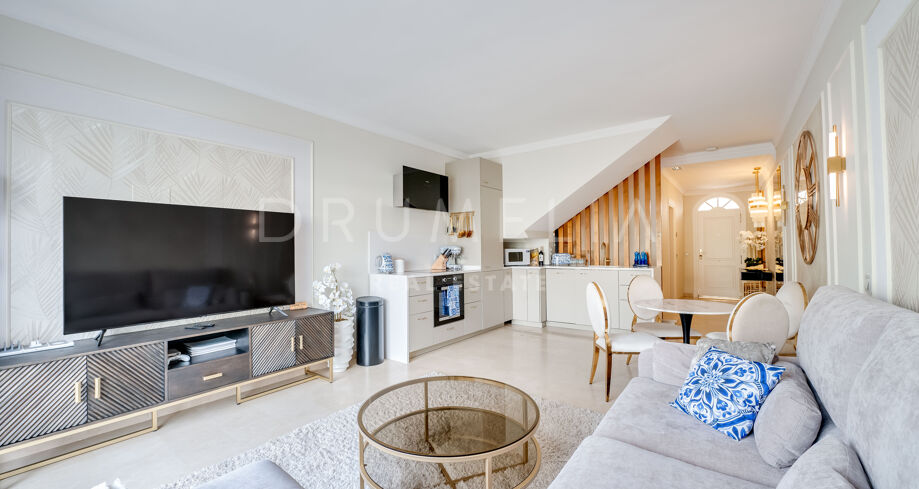 Contemporary Triplex Retreat with Private Sky Bar in Aloha Gardens