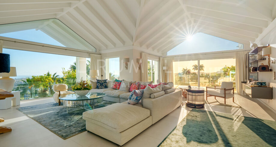 Moderne middelhavsvilla med havutsikt og gjestehus i Puerto del Almendro