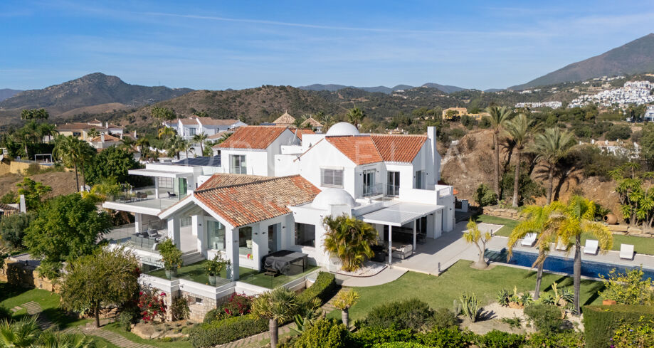 Moderne middelhavsvilla med havutsikt og gjestehus i Puerto del Almendro