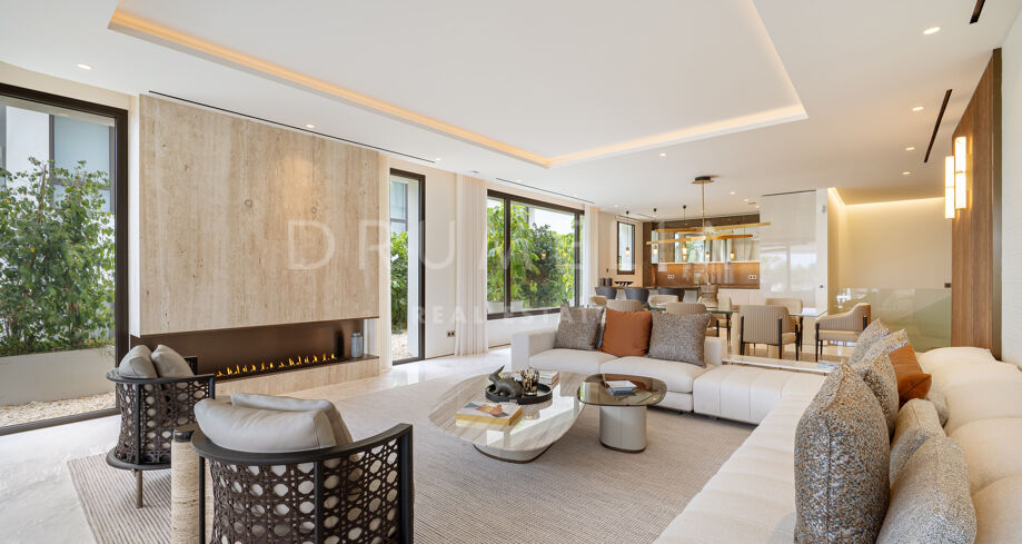 Appartement en duplex au rez-de-chaussée signé FENDI CASA avec espace de divertissement privé sur le Golden Mile de Marbella