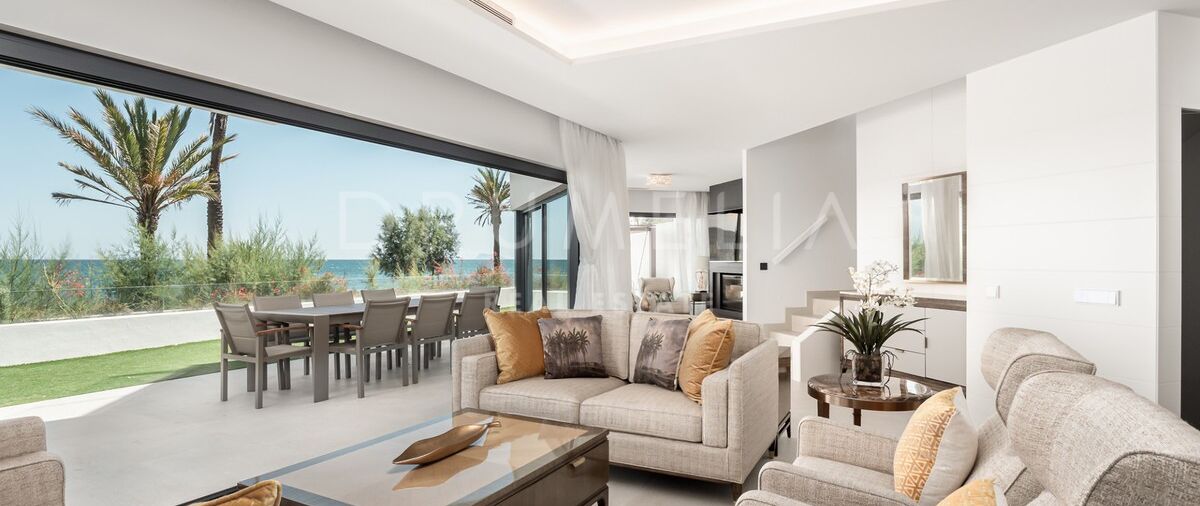 Maison Mitoyenne en Première Ligne de Plage à Estepona