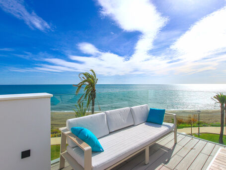 Luxe Geschakelde Woning met Zeezicht in Estepona