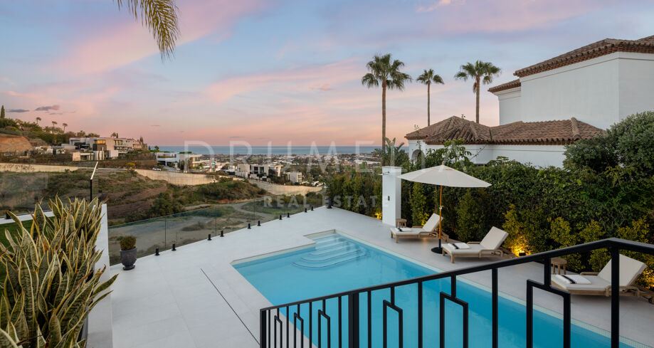 Villa Amra - Vollständig Renovierte Luxusvilla mit Panoramablick auf Meer und Berge in Monte Halcones, Benahavís